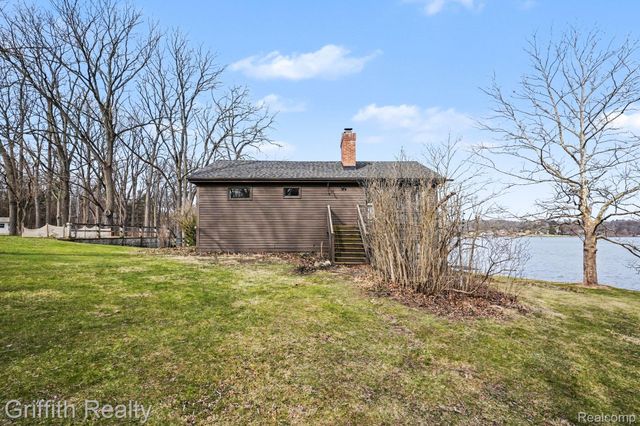 11616 Hall Road, Hamburg Township, MI 48189