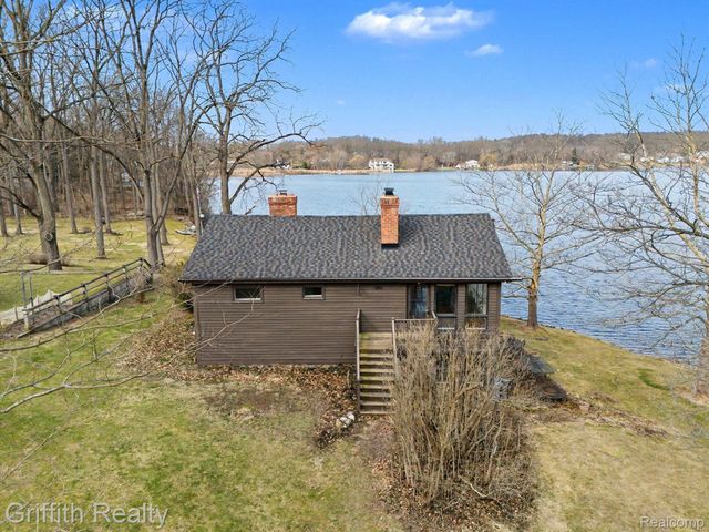 11616 Hall Road, Hamburg Township, MI 48189