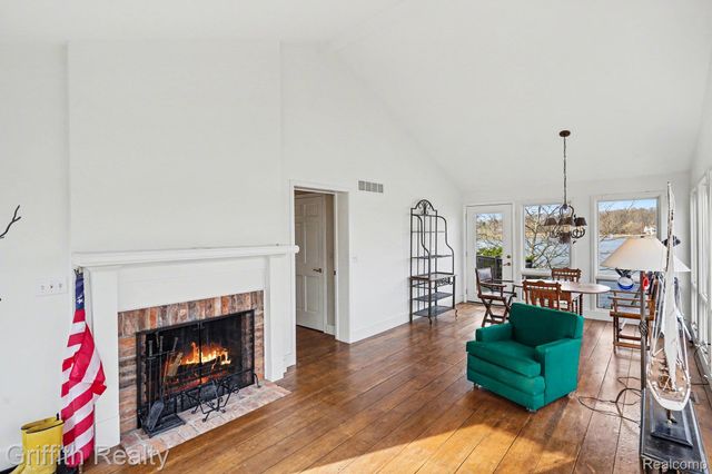 11616 Hall Road, Hamburg Township, MI 48189