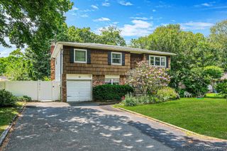 4 Dogwood Avenue, Farmingville, NY 11738