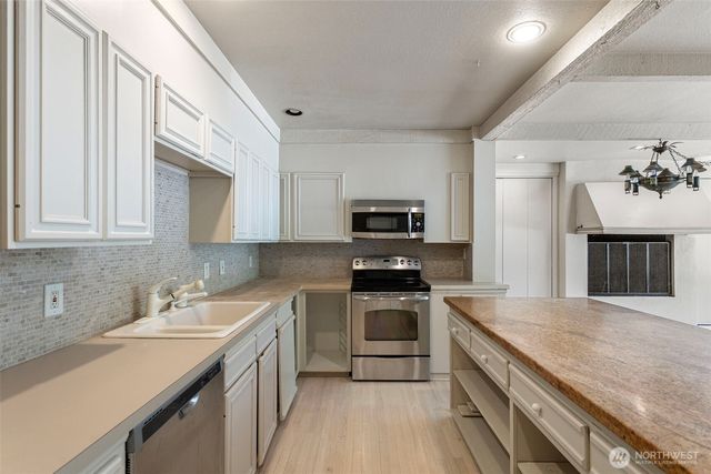 10260 Kaylen PL, Bellevue, WA 98004