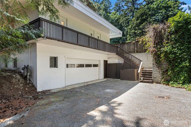 10260 Kaylen PL, Bellevue, WA 98004