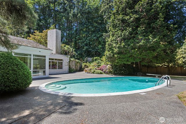 10260 Kaylen PL, Bellevue, WA 98004