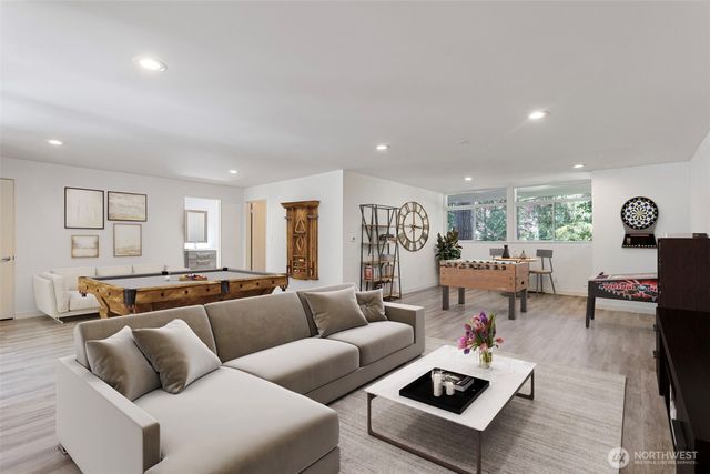 10260 Kaylen PL, Bellevue, WA 98004