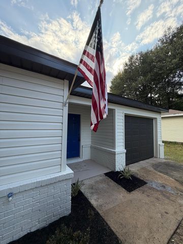 420 E Williams Avenue, Crestview, FL 32539