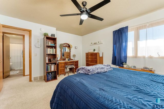 5501 W Clay St Street, Sioux Falls, SD 57106