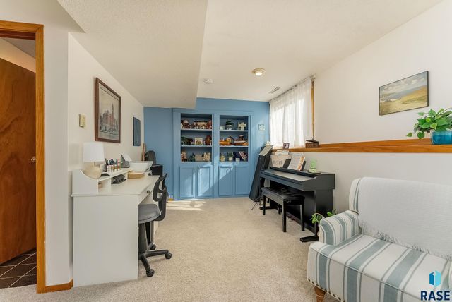 5501 W Clay St Street, Sioux Falls, SD 57106