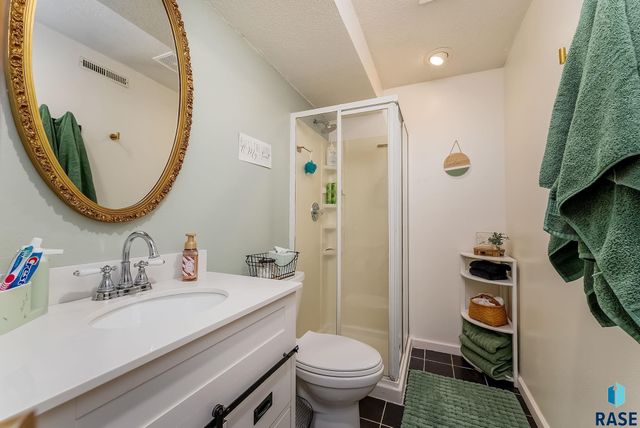 5501 W Clay St Street, Sioux Falls, SD 57106