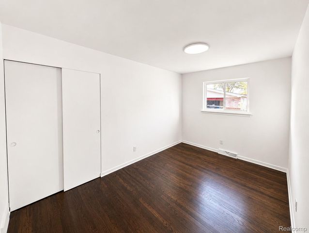 1561 Nottingham Drive, Madison Heights, MI 48071