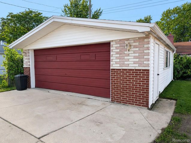 1561 Nottingham Drive, Madison Heights, MI 48071