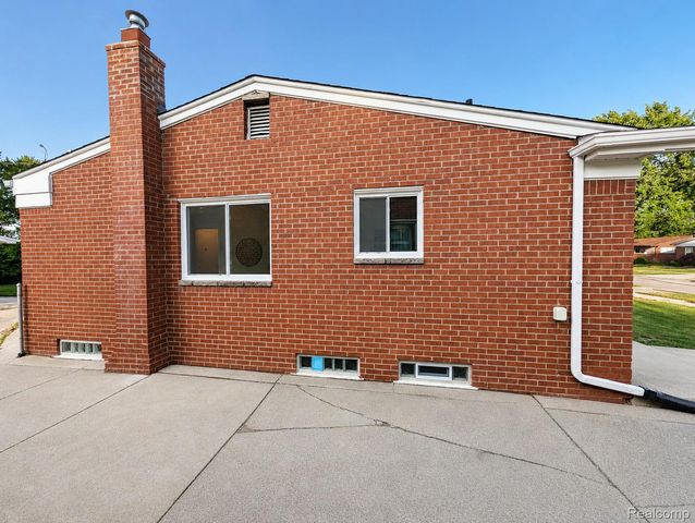 1561 Nottingham Drive, Madison Heights, MI 48071