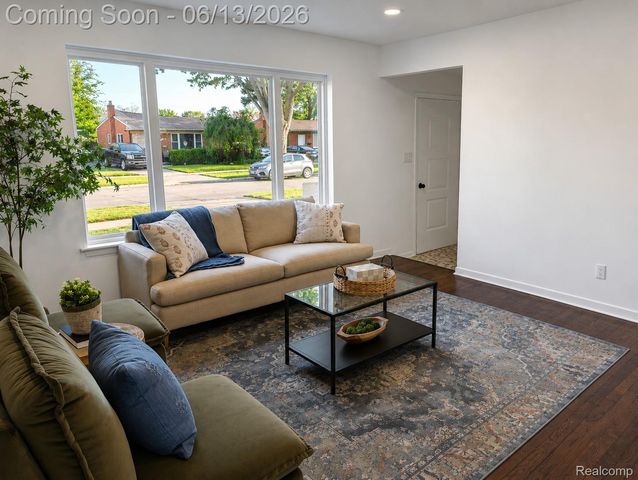 1561 Nottingham Drive, Madison Heights, MI 48071