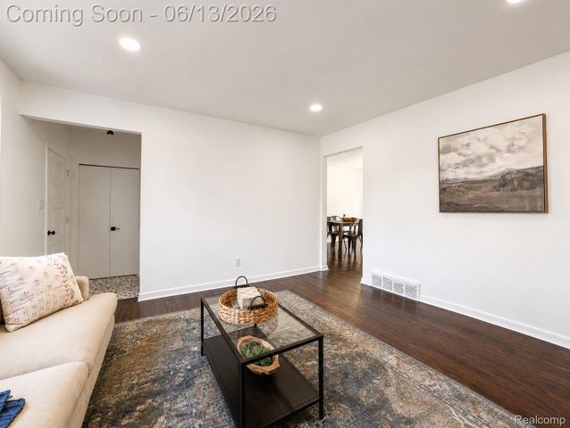 1561 Nottingham Drive, Madison Heights, MI 48071