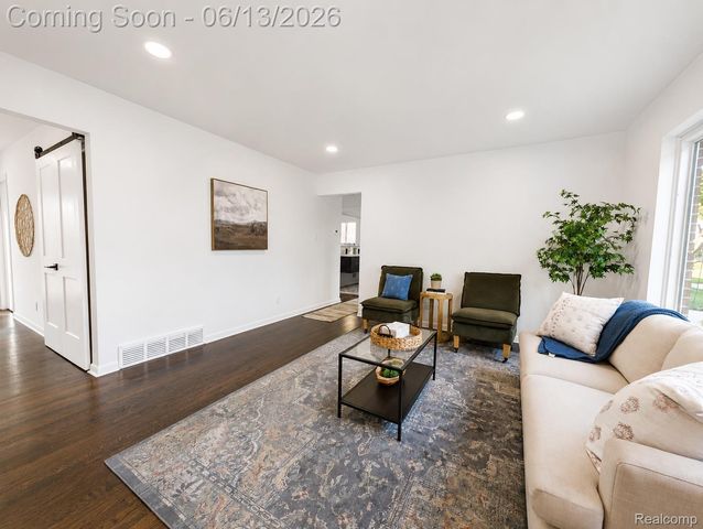 1561 Nottingham Drive, Madison Heights, MI 48071