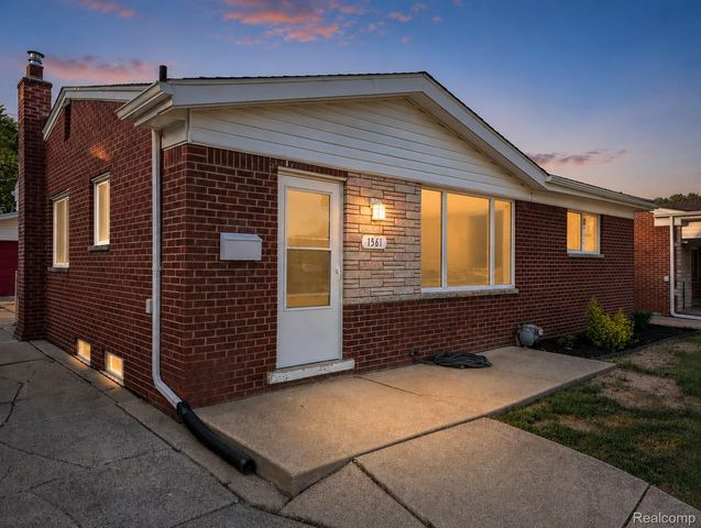 1561 Nottingham Drive, Madison Heights, MI 48071