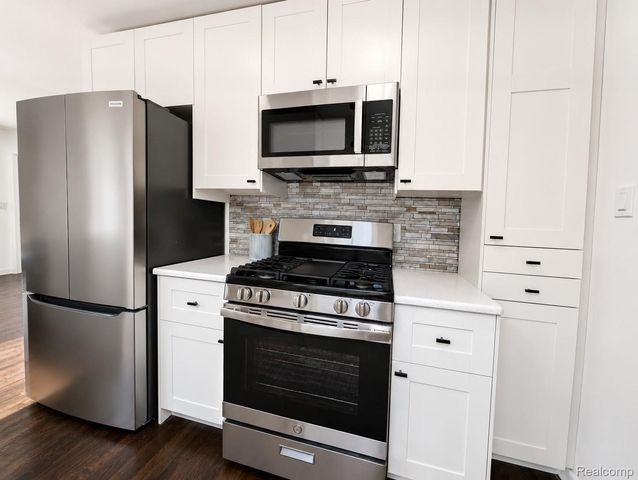 1561 Nottingham Drive, Madison Heights, MI 48071