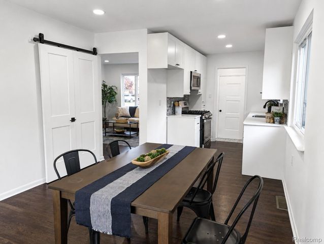 1561 Nottingham Drive, Madison Heights, MI 48071