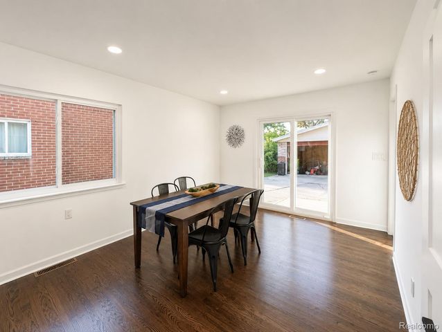 1561 Nottingham Drive, Madison Heights, MI 48071