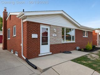 1561 Nottingham Drive, Madison Heights, MI 48071