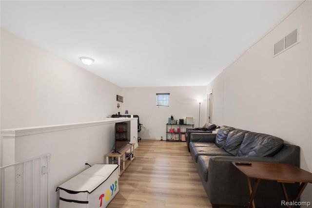 6709 Maplelawn Drive, Ypsilanti, MI 48197