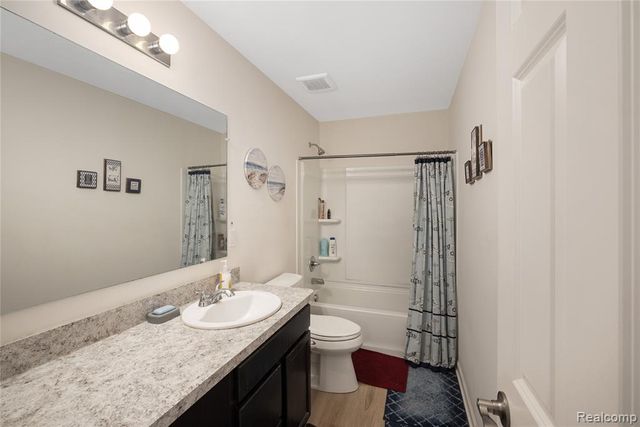 6709 Maplelawn Drive, Ypsilanti, MI 48197