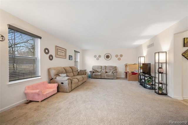 6709 Maplelawn Drive, Ypsilanti, MI 48197