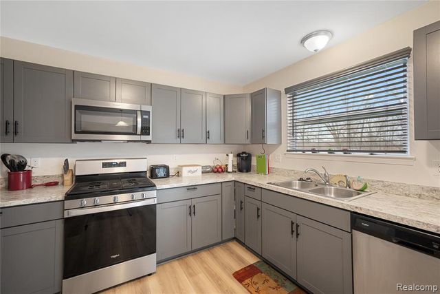 6709 Maplelawn Drive, Ypsilanti, MI 48197