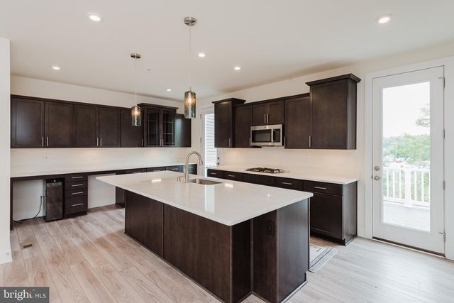 8375 AMBER BEACON CIR, Millersville, MD 21108