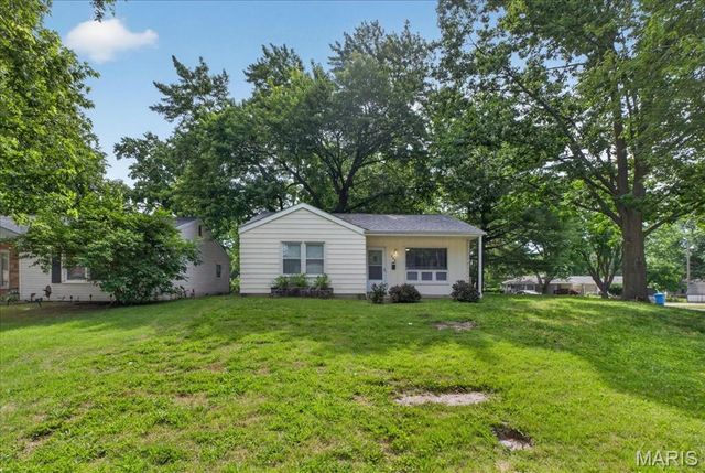 260 Brackleigh, Florissant, MO 63031
