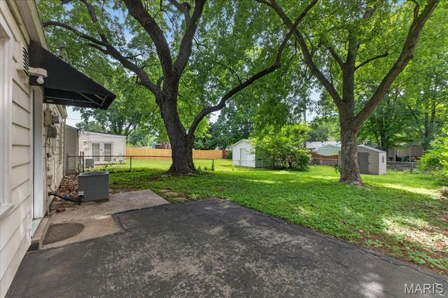 260 Brackleigh, Florissant, MO 63031