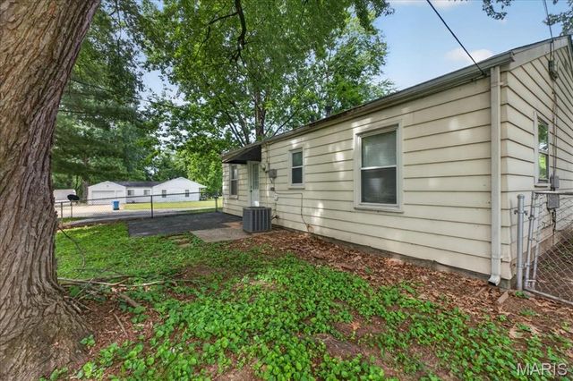 260 Brackleigh, Florissant, MO 63031