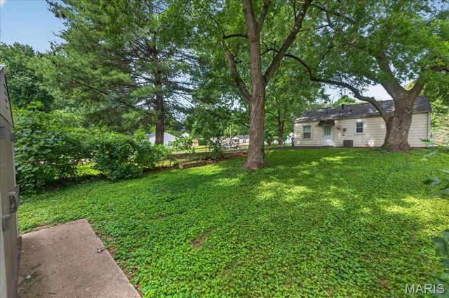 260 Brackleigh, Florissant, MO 63031