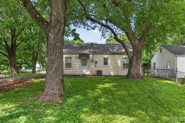 260 Brackleigh, Florissant, MO 63031