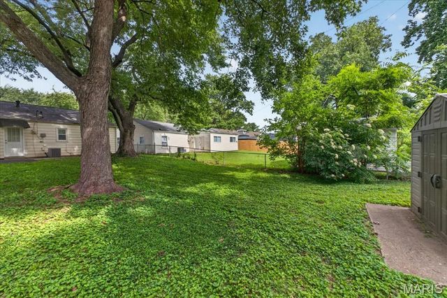 260 Brackleigh, Florissant, MO 63031
