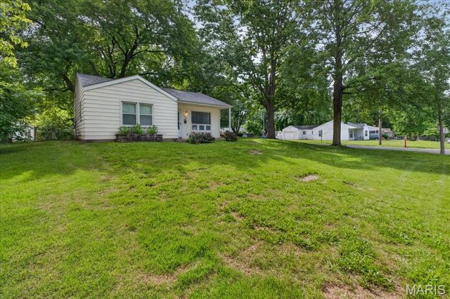 260 Brackleigh, Florissant, MO 63031