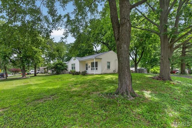 260 Brackleigh, Florissant, MO 63031