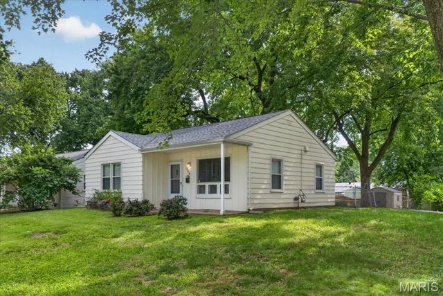 260 Brackleigh, Florissant, MO 63031