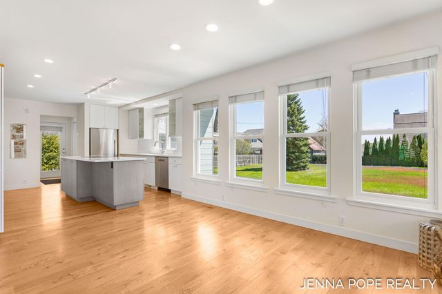 17554 Grand River Avenue, Ferrysburg City, MI 49456