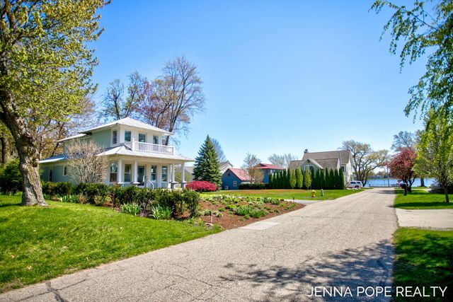 17554 Grand River Avenue, Ferrysburg City, MI 49456