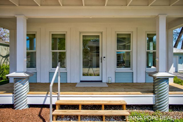 17554 Grand River Avenue, Ferrysburg City, MI 49456