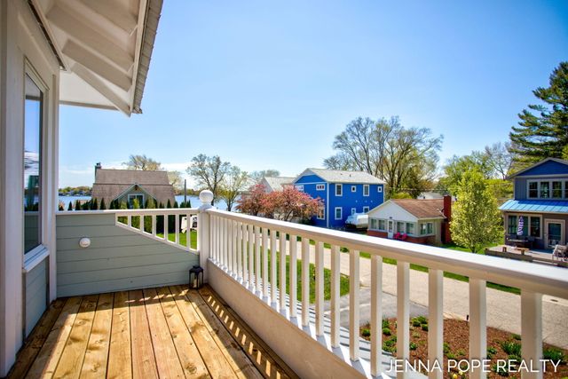 17554 Grand River Avenue, Ferrysburg City, MI 49456