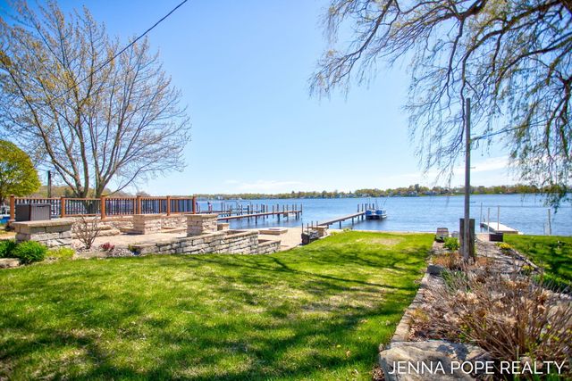 17554 Grand River Avenue, Ferrysburg City, MI 49456