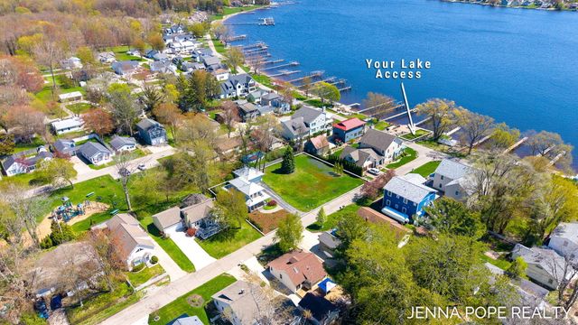 17554 Grand River Avenue, Ferrysburg City, MI 49456