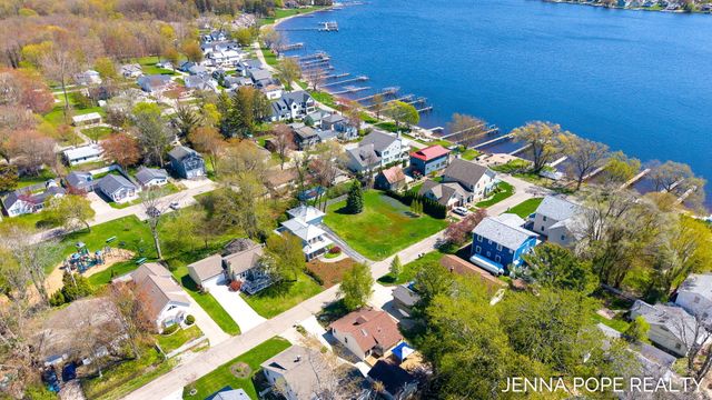 17554 Grand River Avenue, Ferrysburg City, MI 49456