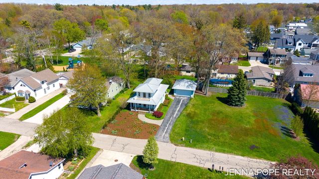 17554 Grand River Avenue, Ferrysburg City, MI 49456