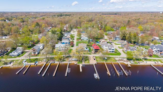 17554 Grand River Avenue, Ferrysburg City, MI 49456