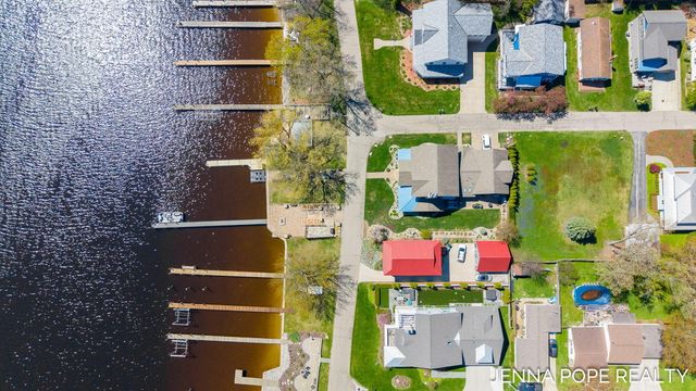 17554 Grand River Avenue, Ferrysburg City, MI 49456