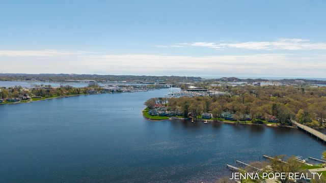 17554 Grand River Avenue, Ferrysburg City, MI 49456