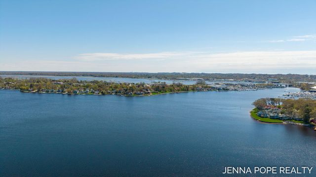 17554 Grand River Avenue, Ferrysburg City, MI 49456