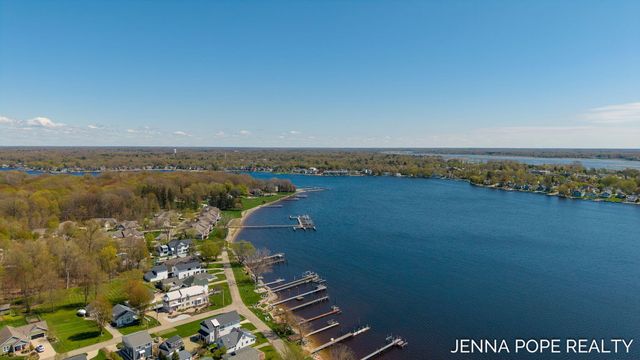17554 Grand River Avenue, Ferrysburg City, MI 49456